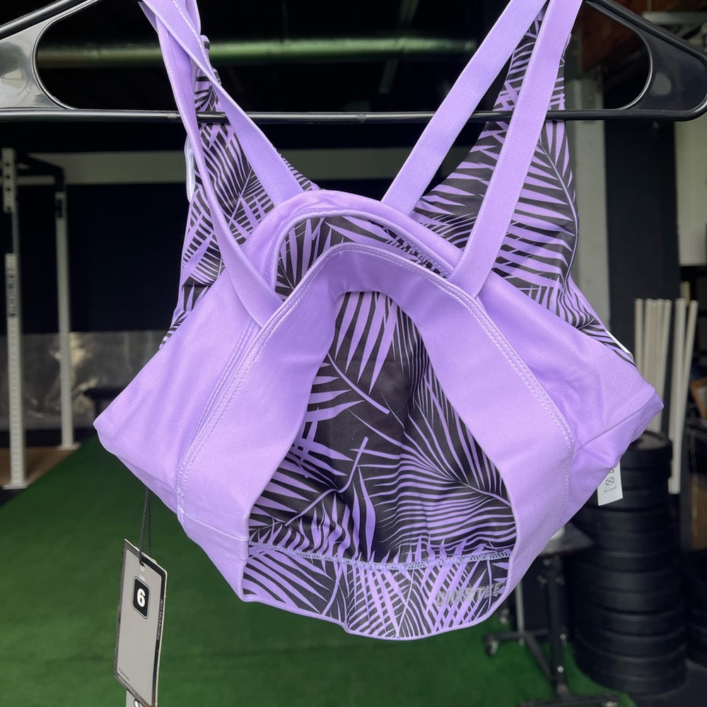 New with tags Chestee top. Padded to absorb the impact of barbells.